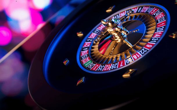 wis77jp Sic Bo Dadu live table with three dice, betting layout, and real-time result display